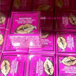 Glamglow poutmud at lip balm treatment in BIRTHDAY SUIT